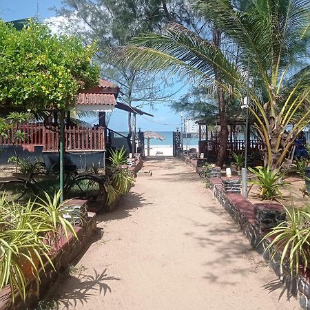 Silver Beach Hotel Triquinimale Exterior foto