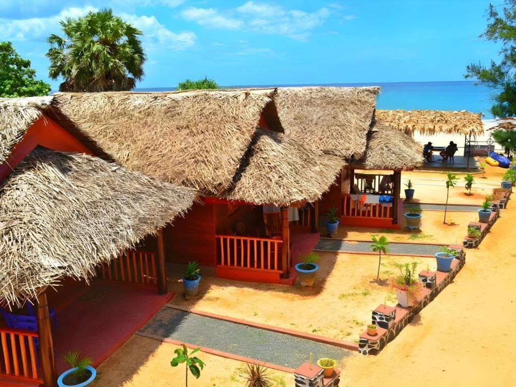 Silver Beach Hotel Triquinimale Exterior foto