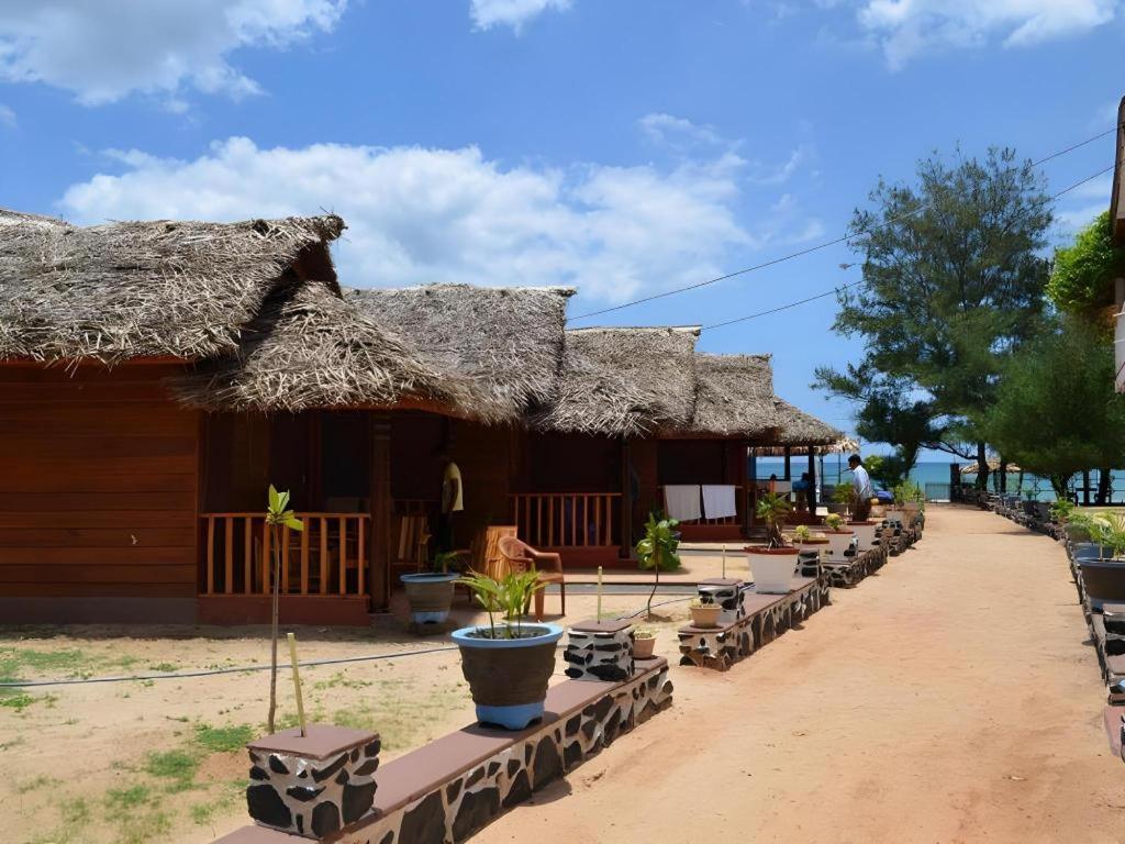 Silver Beach Hotel Triquinimale Exterior foto