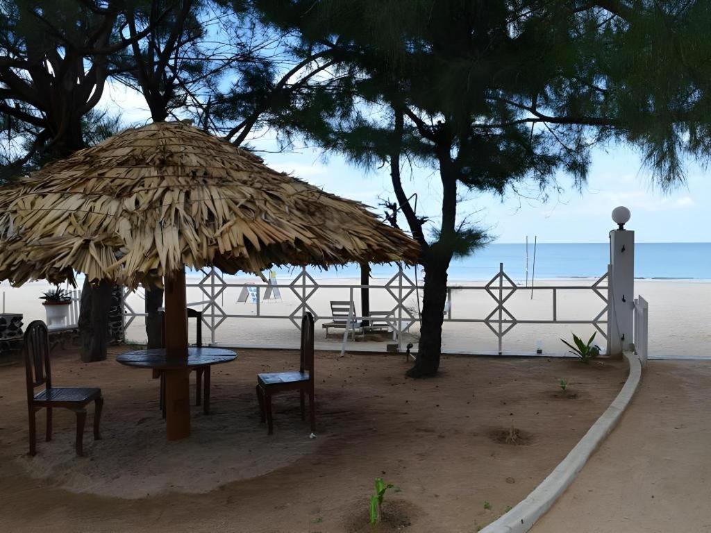 Silver Beach Hotel Triquinimale Exterior foto
