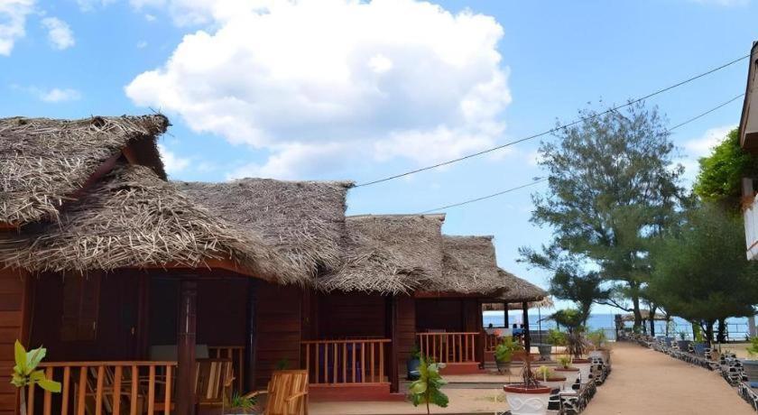 Silver Beach Hotel Triquinimale Exterior foto