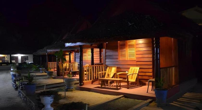 Silver Beach Hotel Triquinimale Exterior foto
